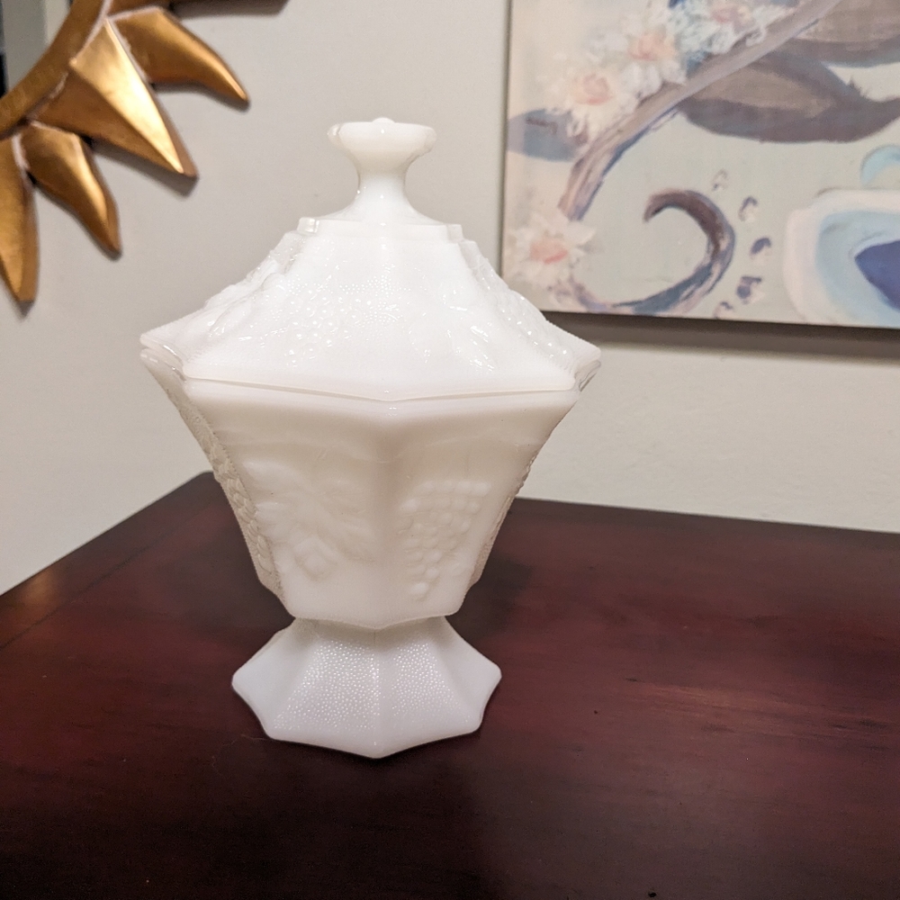 Milk Glass Anchor Hocking White Candy Dish Grapes Leaves Octagon Vintage Compote